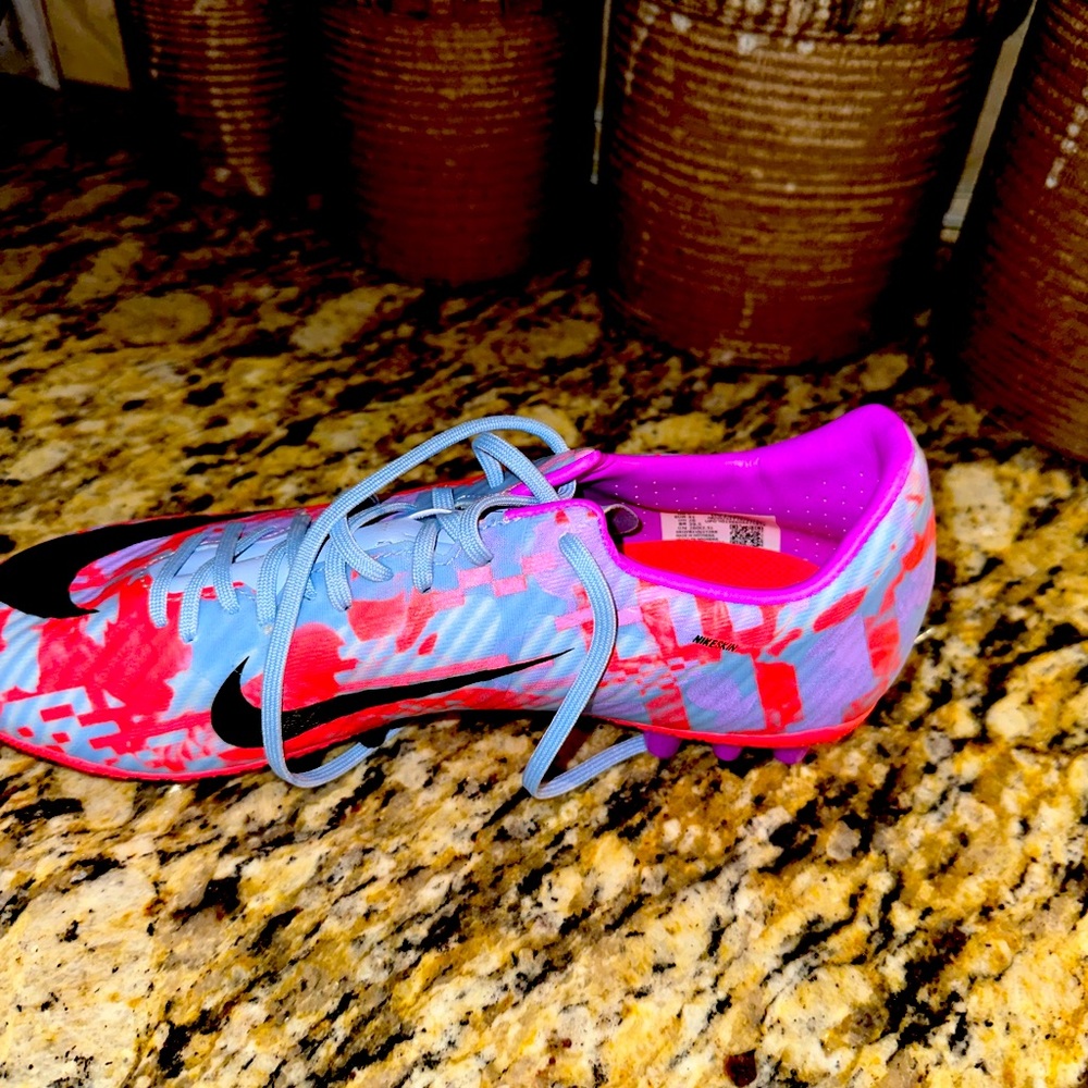 Nike vapor 15 academy Soccer cleats men’s size 8 women’s size 9.5